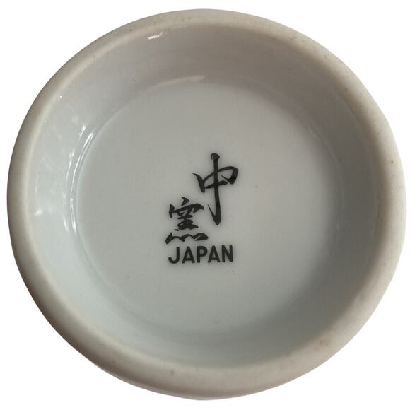 Five Piece Porcelain Sake Set 4 Cups 1 Decanter Carafe Made in Japan - Picture 7 of 7